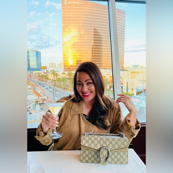 Meet your Posher, Robyn - Picture 3 of 10